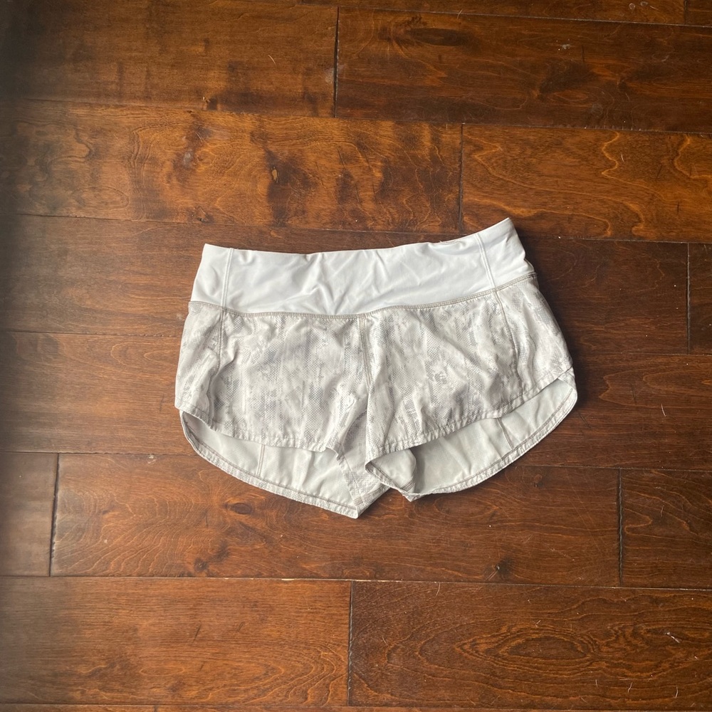 lululemon gray patterned 2.5in shorts